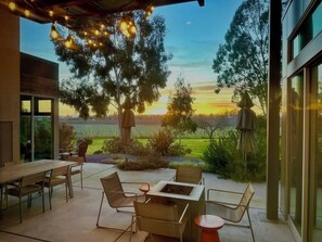 Outdoor dining - Modernist Compound With Expansive Views Overlooking Bellflower Vineyards (Santa Rosa)
