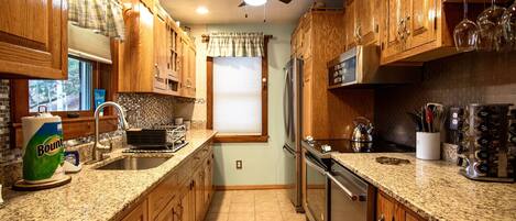 KĂŒhlschrank, Mikrowelle, Ofen, Herdplatte