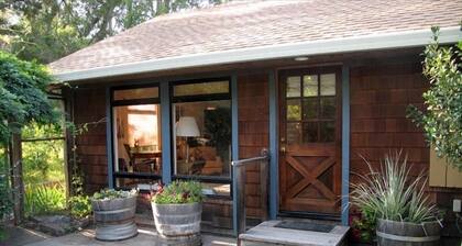 Kodikas ja viehättävä Apple Blossom Retreat, jossa on yhteinen poreallas - Olemme takaisin!