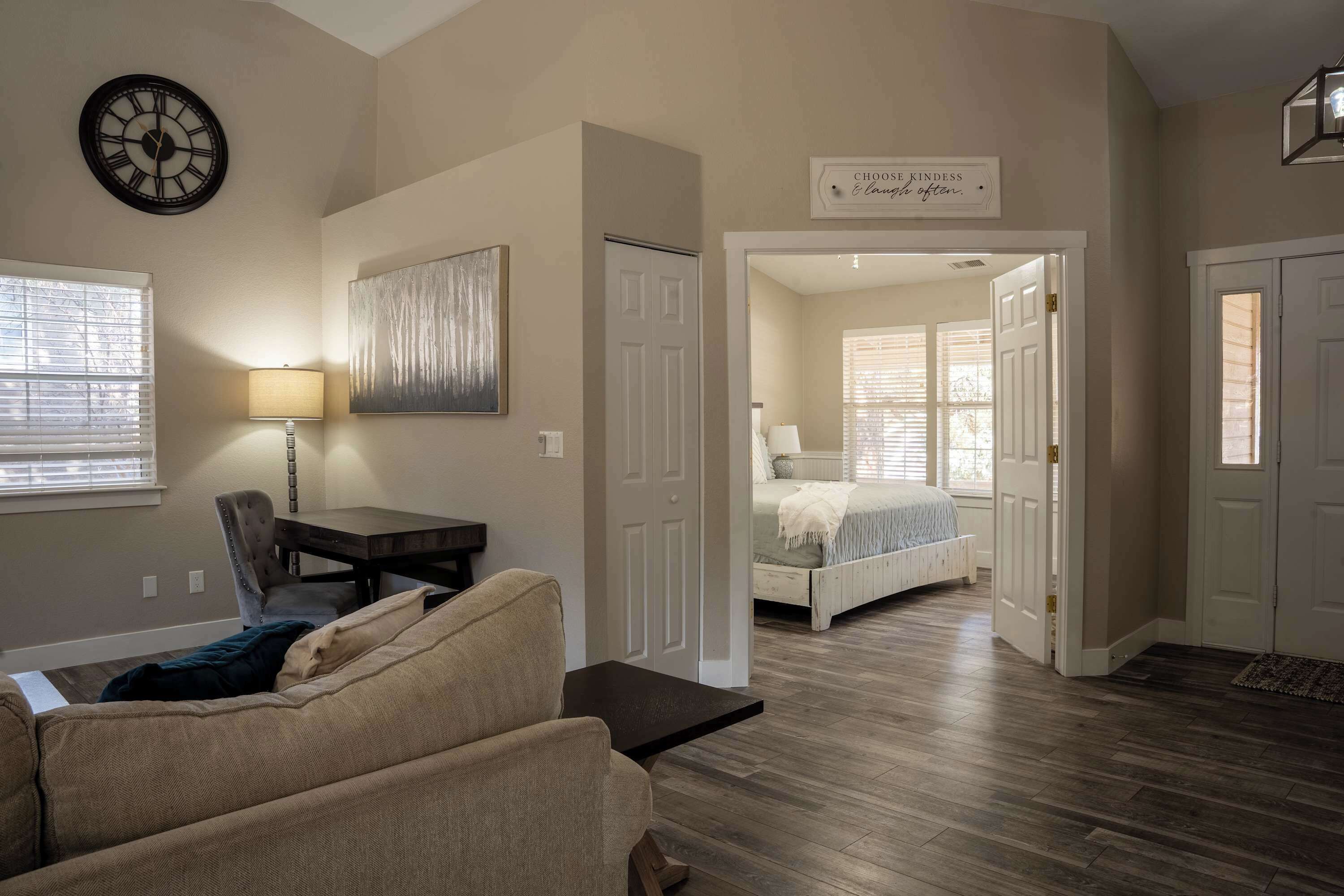 4 Schlafzimmer, Schreibtisch, Bügeleisen/Bügelbrett, Reisekinderbett