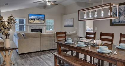 Country Club area, AC, large fenced yard, pet friendly