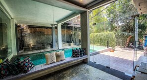 Lobby sitting area - Stellar Capsules - Hostel (Seminyak)