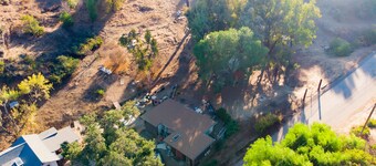 Two Goat farm in Malibu Mountains, Cozy & Charming
