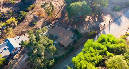 Two Goat farm in Malibu Mountains, Cozy & Charming