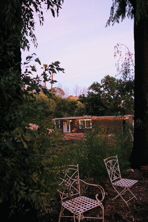 Property grounds - Two Goat farm in Malibu Mountains, Cozy & Charming (Malibu)