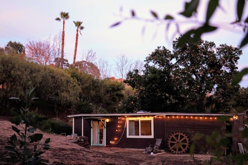 Two Goat farm in Malibu Mountains, Cozy & Charming