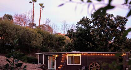 Muistamaton ja maalaismainen maatila pihalla, Malibu