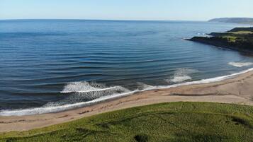 Una spiaggia nelle vicinanze