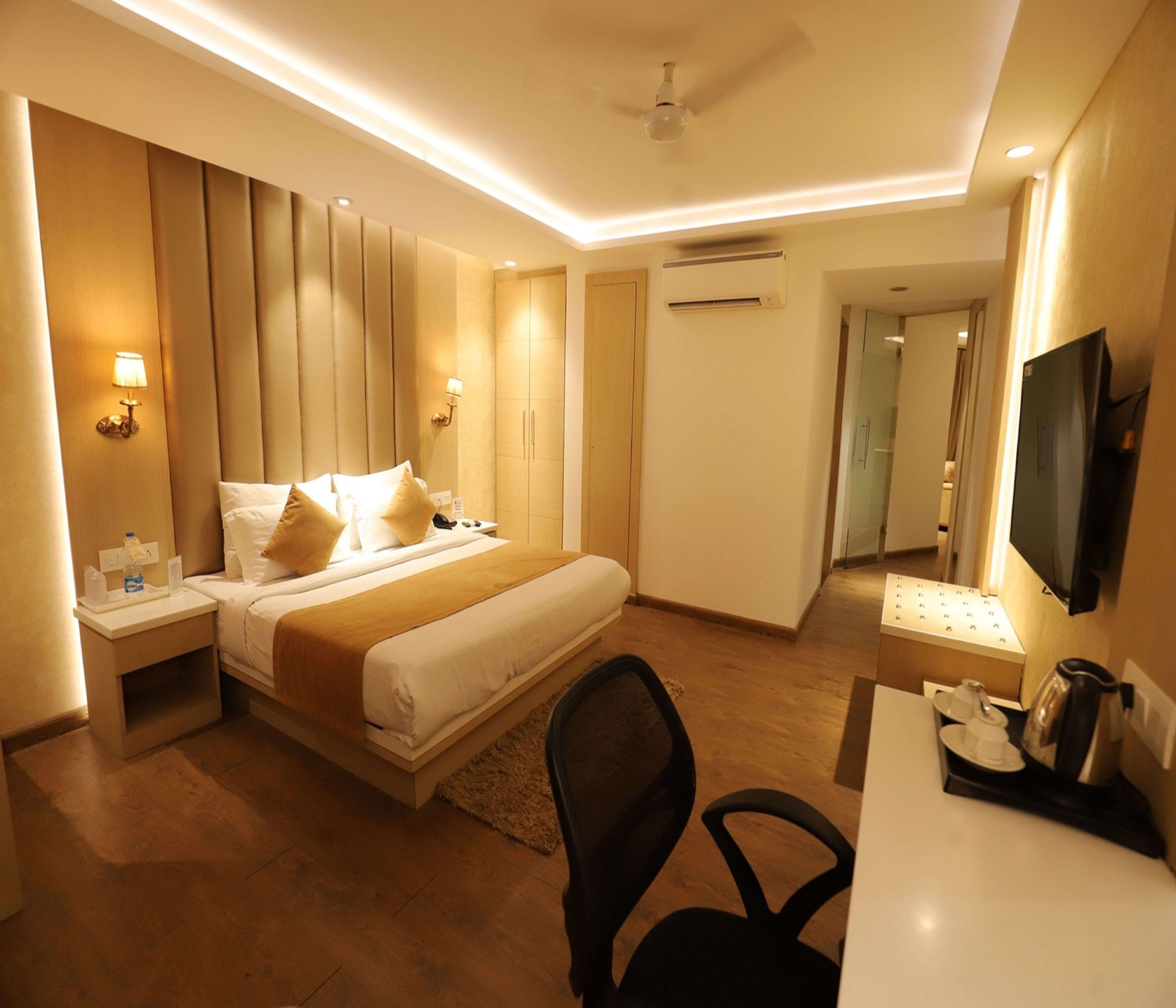 Family Suite | 1 bedroom, minibar, in-room safe, desk