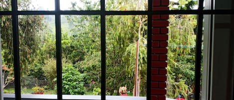 Eenvoudige villa | Uitzicht op de tuin