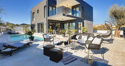 Top modern villa with private pool, jacuzzi, sauna