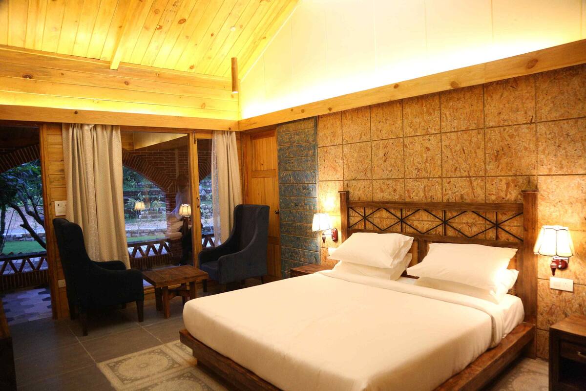 Superior Room | Premium bedding, individually furnished, desk, laptop workspace