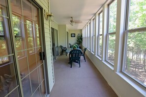 Dining - EMERALD BAY TABLEROCK CONDO Booking now for 2025 (Hollister)