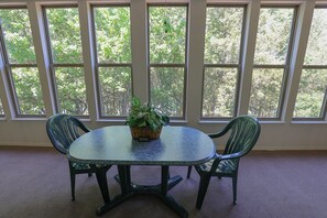 Dining - EMERALD BAY TABLEROCK CONDO Booking now for 2025 (Hollister)