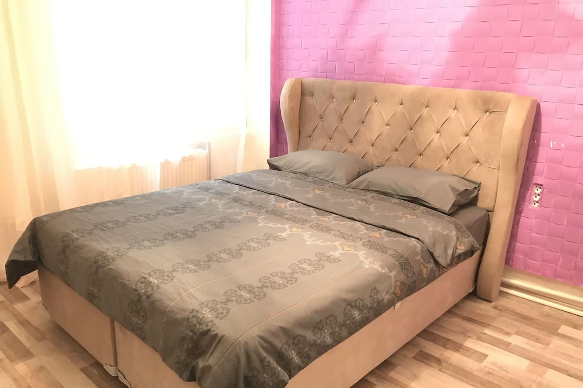 Loft | Premium bedding, desk, laptop workspace, soundproofing