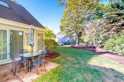 Adorable condo with patio, shared pool, & hot tub - close to the water