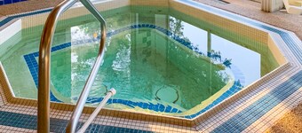 Adorable condo with patio, shared pool, & hot tub - close to the water