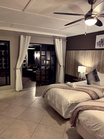 Room 5 - Luxury Room | Minibar, individually decorated, iron/ironing board, free WiFi