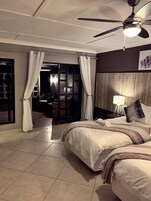 奢华双人房 | 迷你吧、特色装修、熨斗/熨板、免费 WiFi