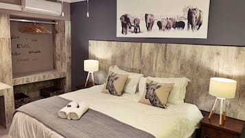 Habitación doble de lujo | Minibar, decoración personalizada y tabla de planchar con plancha