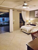 Room 4 - Luxury Room | Minibar, individually decorated, iron/ironing board, free WiFi