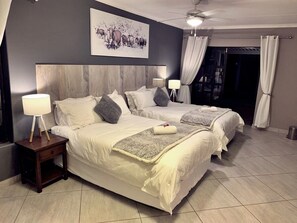 Minibar, individually decorated, iron/ironing board, free WiFi - The Wilds Guest House (Hluhluwe)
