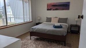 5 bedrooms, iron/ironing board, bed sheets