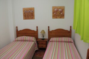 2 bedrooms, iron/ironing board, bed sheets