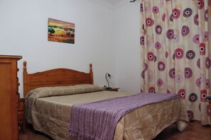 2 bedrooms, iron/ironing board, bed sheets - Apartment with air-con in lounge (CONIL DE LA FRONTERA)