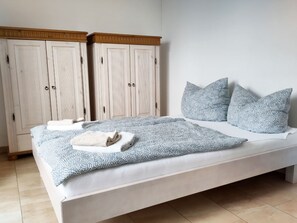 2 Schlafzimmer, Reisekinderbett, WLAN, Bettwäsche
