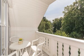 Unclassified image, 5 of 9, button