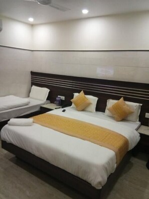 Economy Double or Twin Room | Desk, laptop workspace, free WiFi, bed sheets - Hotel Ganga Inn (Haridwar)