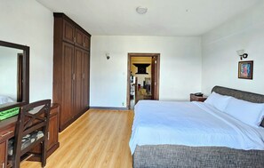 1 bedroom, desk, iron/ironing board, travel cot - SERVICE APARTMENT RENTAL (Sanepa)