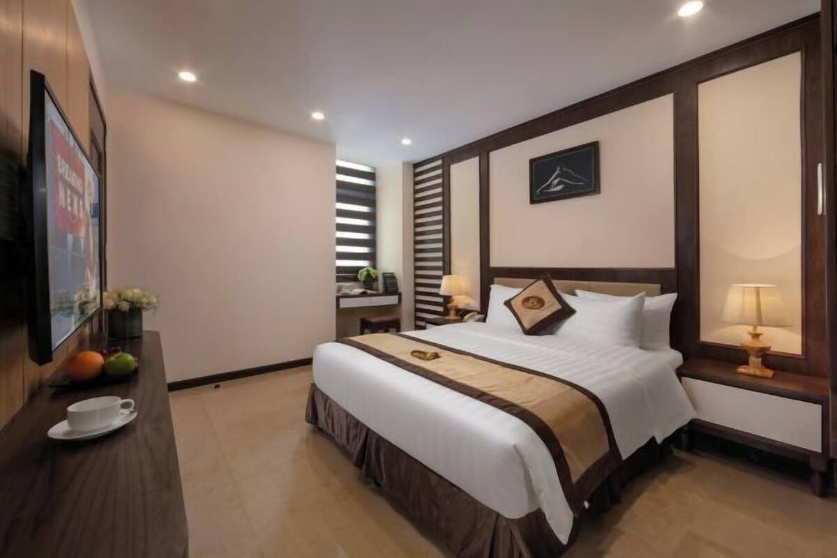 Premium bedding, minibar, in-room safe, desk