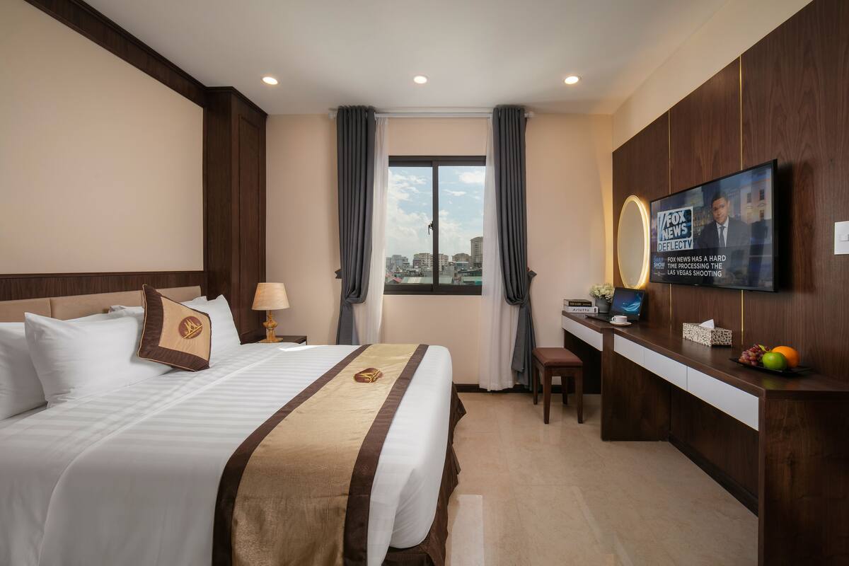 Premium bedding, minibar, in-room safe, desk