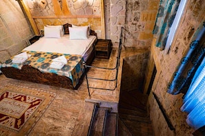 Quarto conforto, vista para o pĂĄtio (Stone) | 2 quartos, roupas de cama premium, edredons de pluma, frigobar