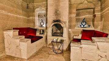 Family Suite, Jetted Tub (Rock) | Living area | 56-inch LED TV with satellite channels