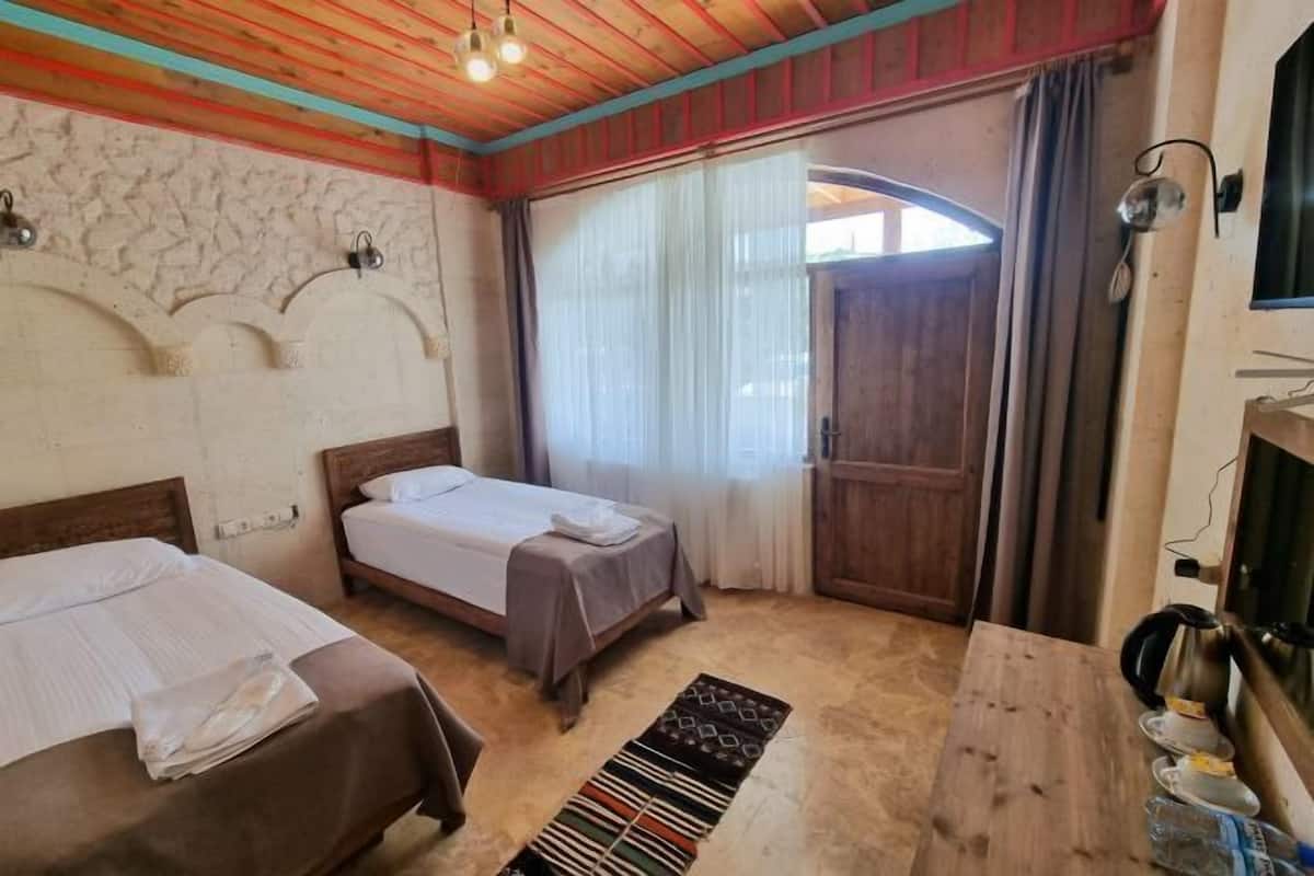 2 bedrooms, premium bedding, down comforters, minibar