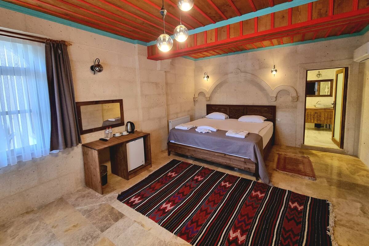 Deluxe Queen Room Annex Building | Premium bedding, down duvets, minibar, laptop workspace