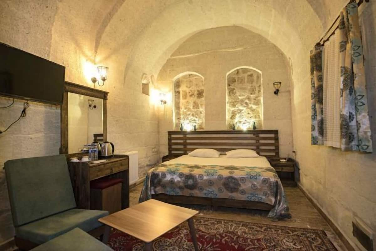 2 bedrooms, premium bedding, down comforters, minibar