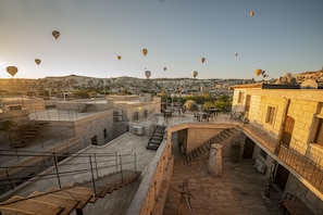 City view from property - Cappadocia Caves Hotel (Nevsehir)