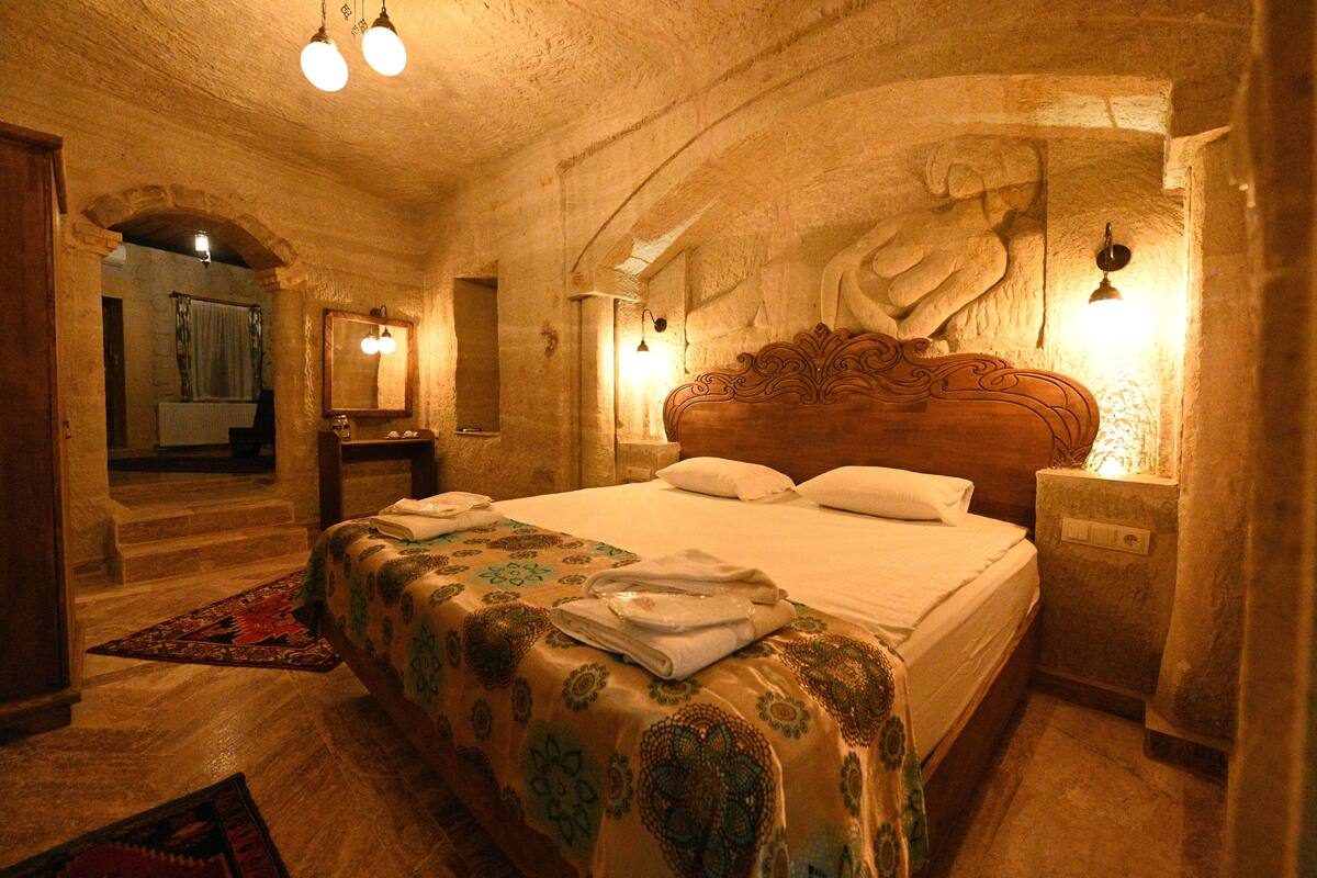 Presidential Suite | Premium bedding, down duvets, minibar, laptop workspace