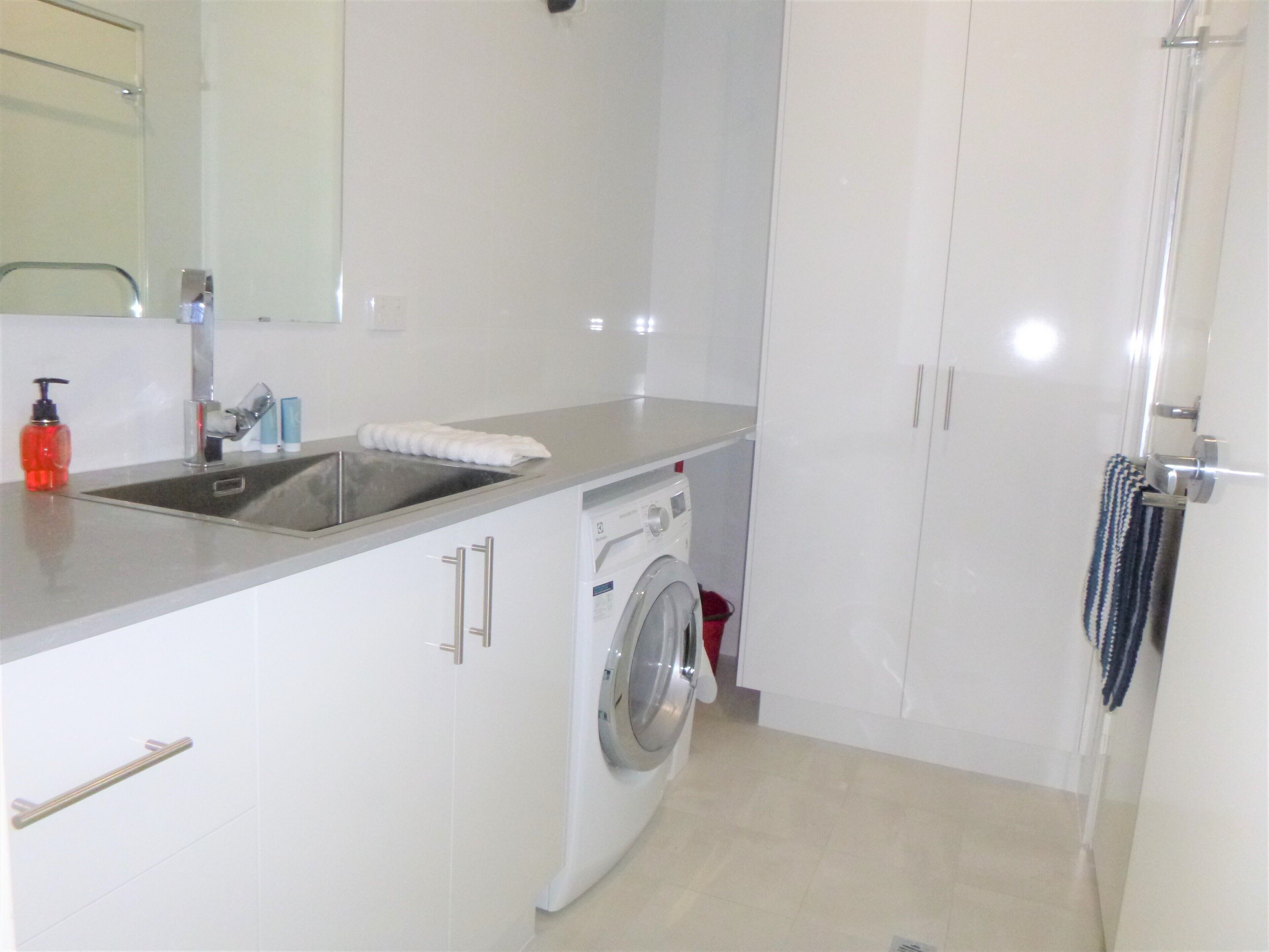 Scarborough Beach Apartment — image 17