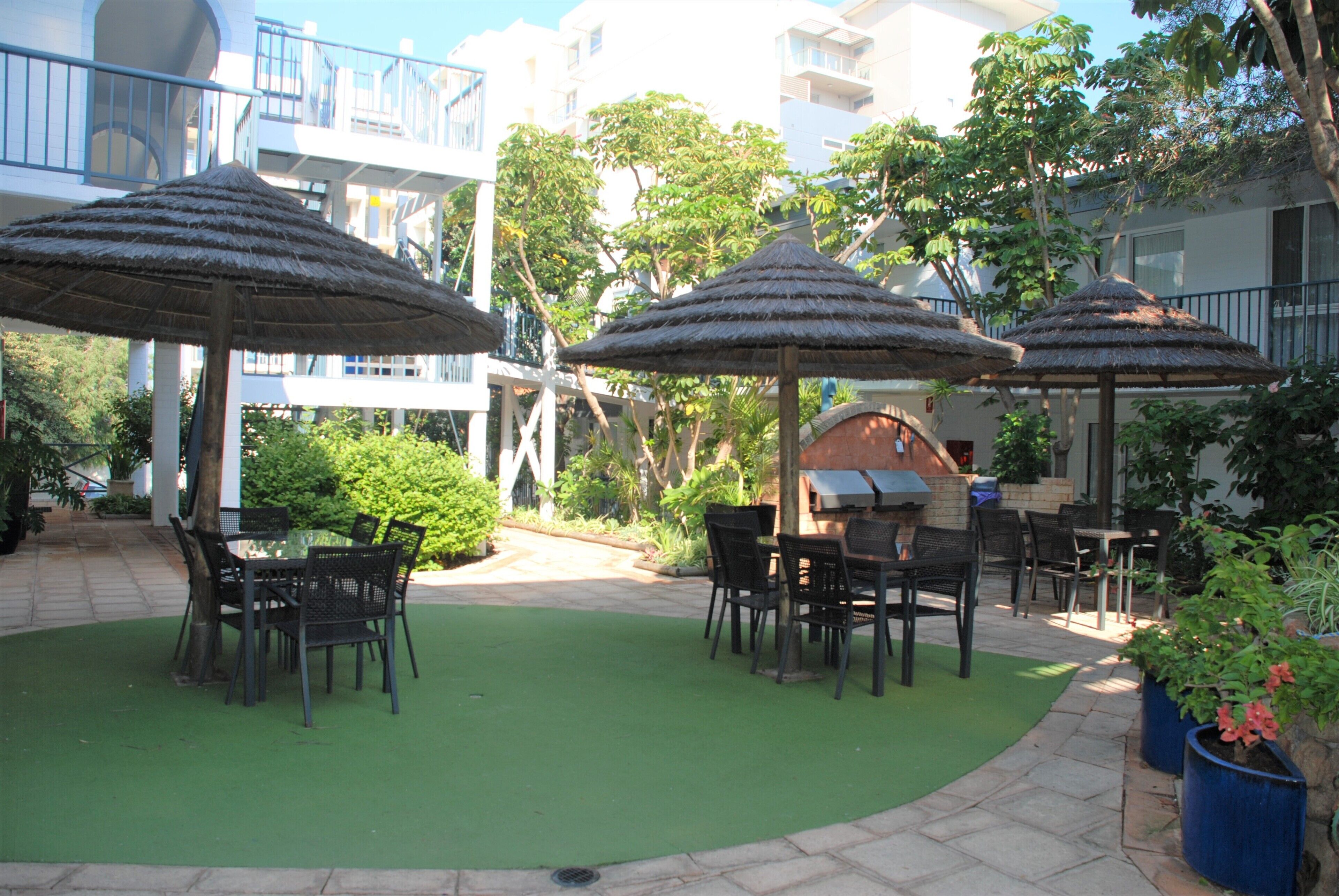 Scarborough Beach Apartment — image 9