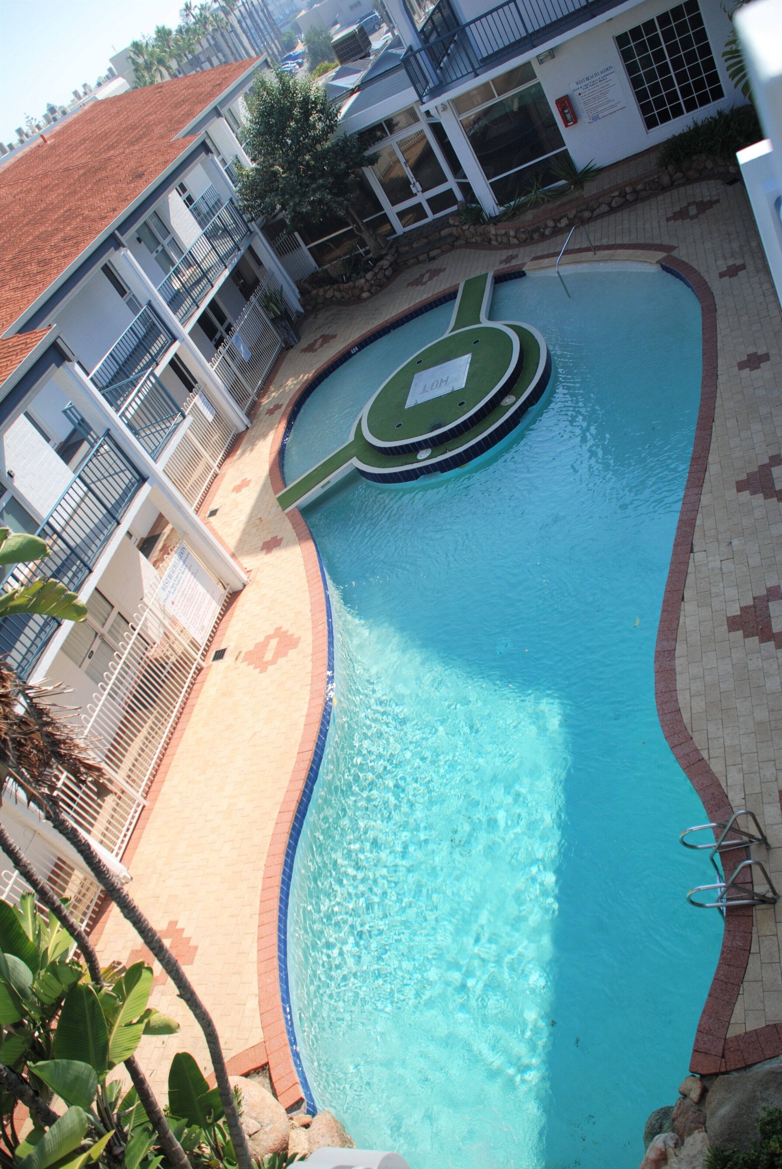 Scarborough Beach Apartment — image 6