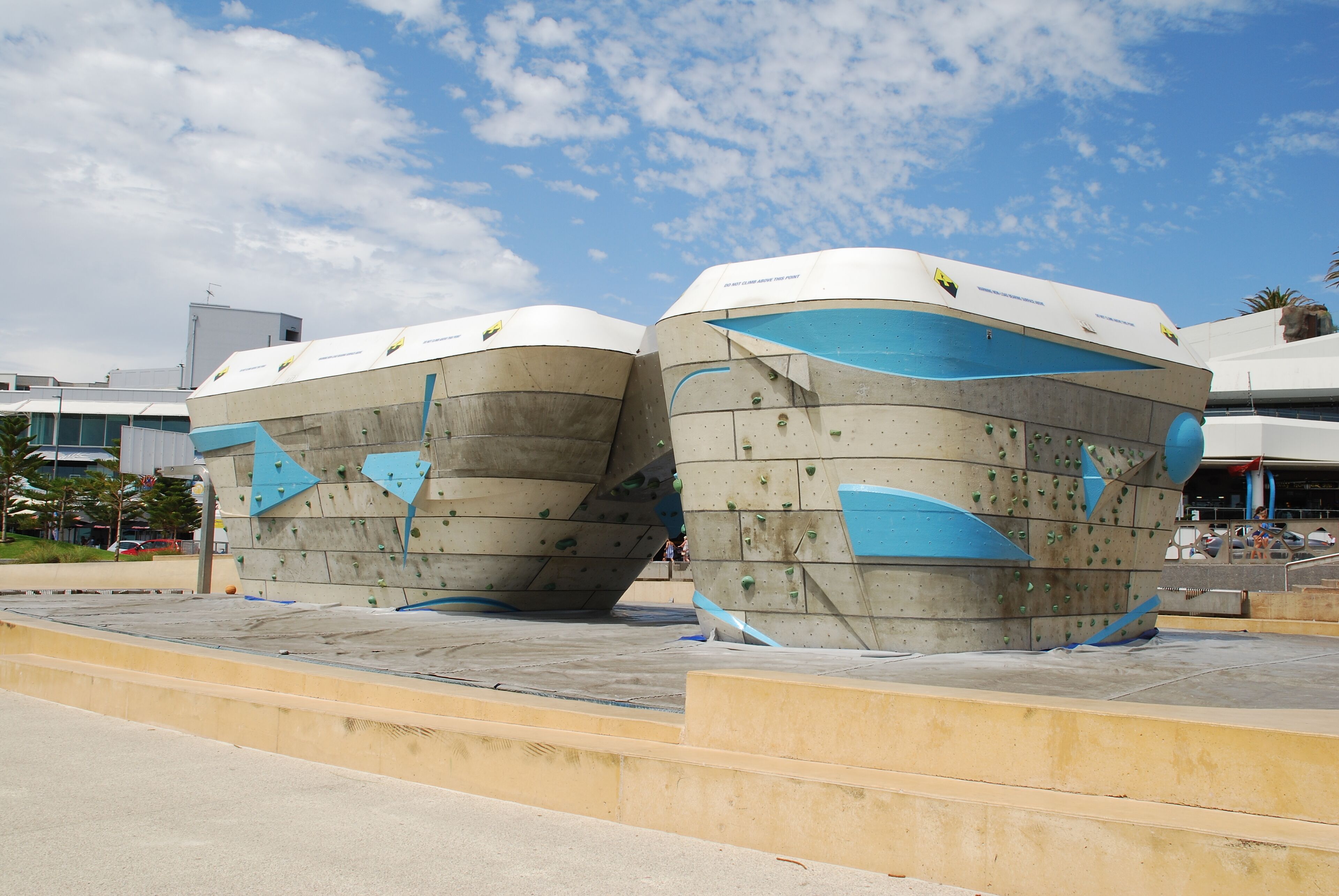 Scarborough Beach Apartment — image 3