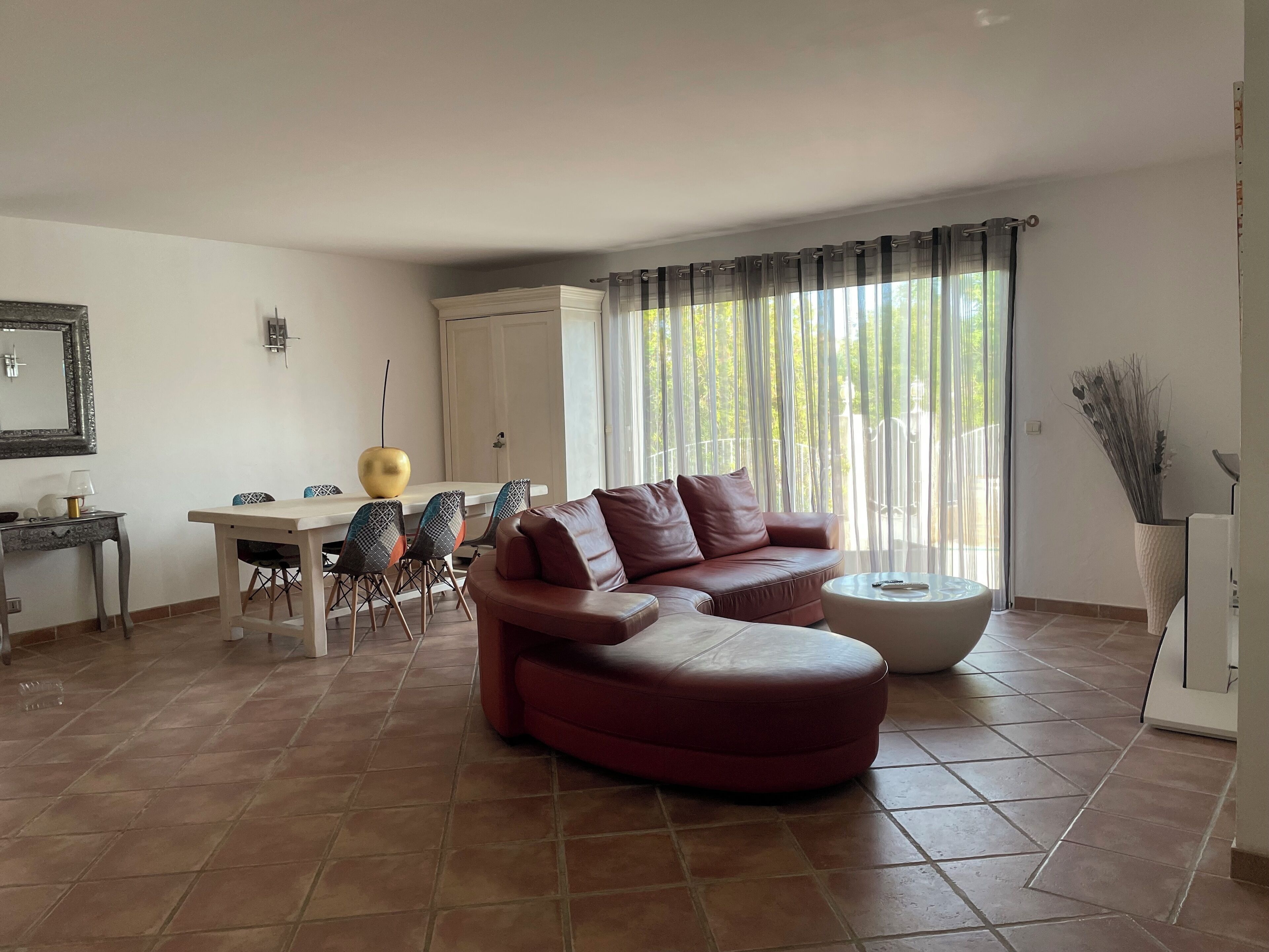 TV, tavolo da calcetto, tavolo da ping pong