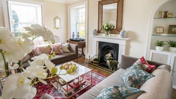 Flat-screen TV, fireplace