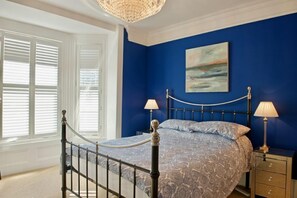 5 bedrooms, desk, iron/ironing board, WiFi - Malvern House - coastal townhouse located in the heart of Deal (Deal)
