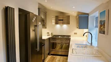 Réfrigérateur, micro-ondes, four, lave-vaisselle